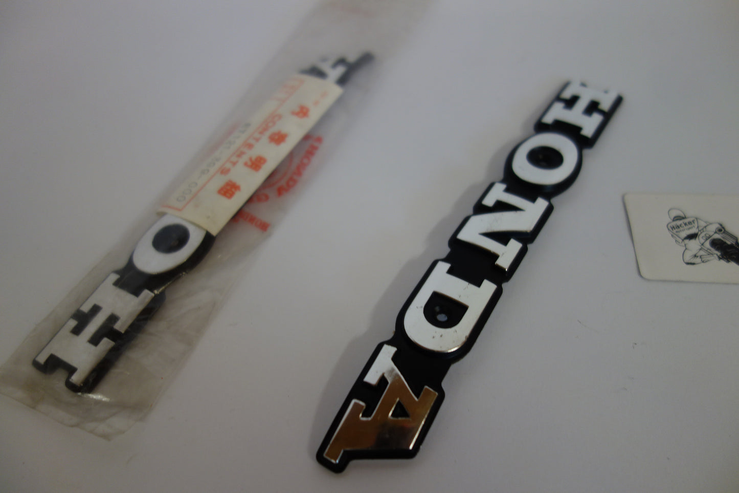 87121-399-000 / TANK EMBLEM RECHTS NEU / EMBLEM RIGHT, FUEL TANK NEW
