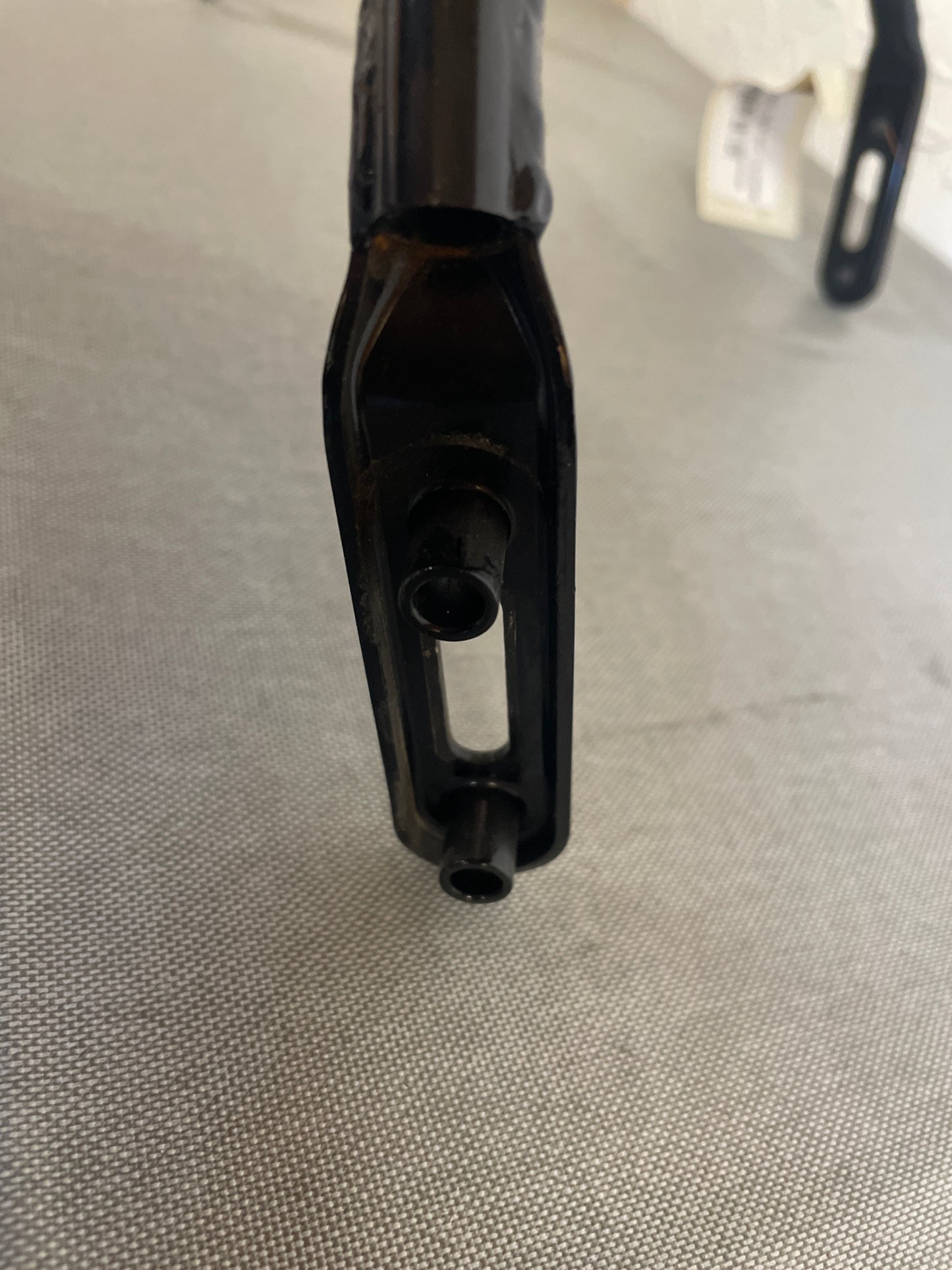 Verkleidungshalter / Stay B, Upper Cowl _ 64502-MW0-000 _ SC28 1993 / 1994