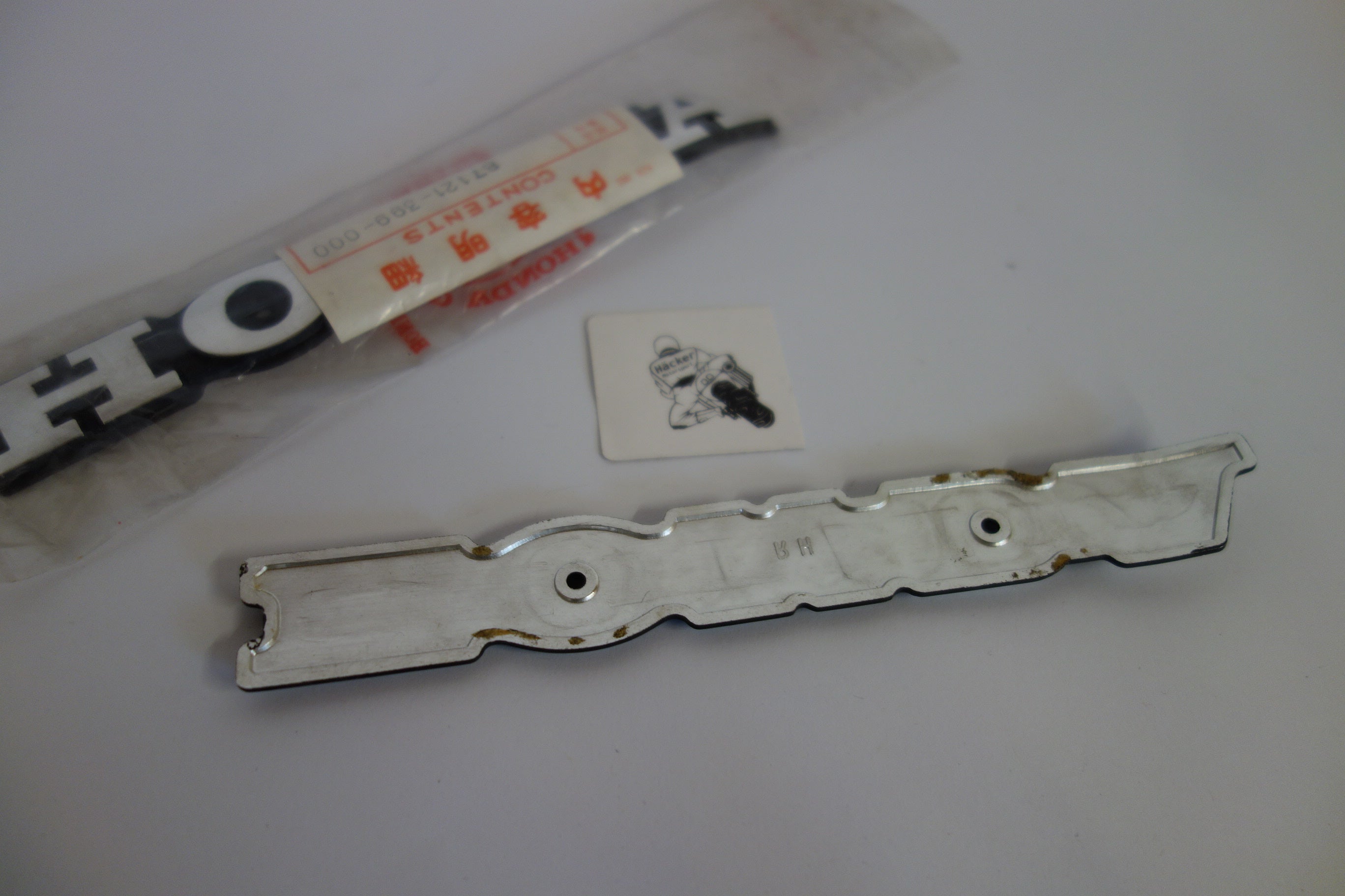 87121-399-000 / TANK EMBLEM RECHTS NEU / EMBLEM RIGHT, FUEL TANK NEW